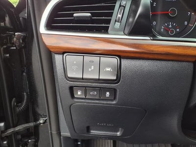 2019 Kia Cadenza Technology