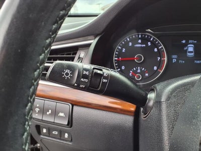 2019 Kia Cadenza Technology